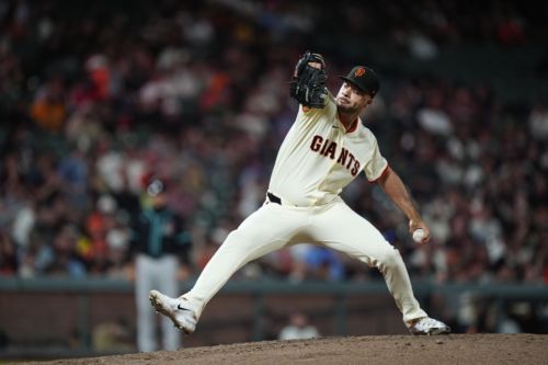 Giants re-sign Joey Lucchesi to Minor League deal