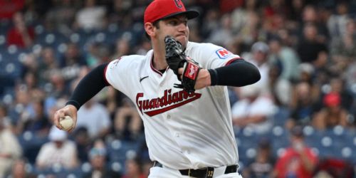 Williams records career-high 13 K's in key series opener vs. Jays