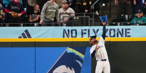 Julio gives J-Rod Squad a show with another HR robbery at home