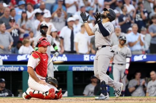 The offense, it’s offensive: Yankees 3, Phillies 1