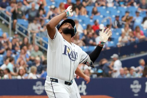 Game Thread: Junior’s race for the home run title!