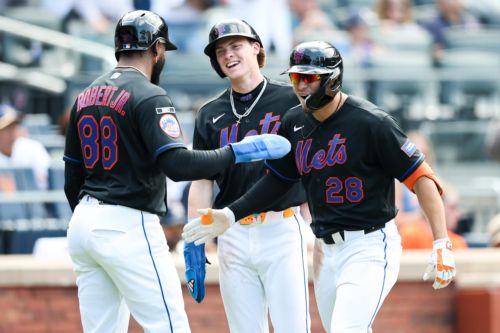 Mets come back to win against the Dodgers, avoid season sweep