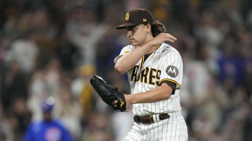 Padres' ex-trick pitch righty keeps collecting NL West jerseys in latest Giants stop