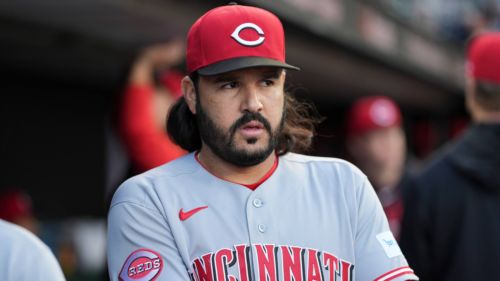 Pirates must resist Eugenio Suárez temptation after Reds put veteran slugger on waivers