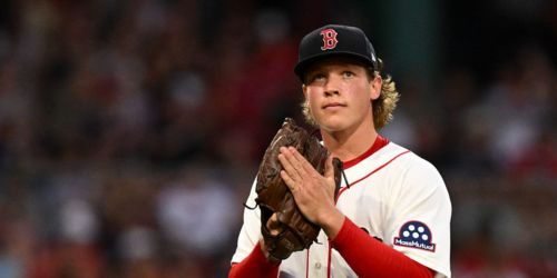 Early departs after 4 innings with left elbow discomfort, snaps Sox's QS streak