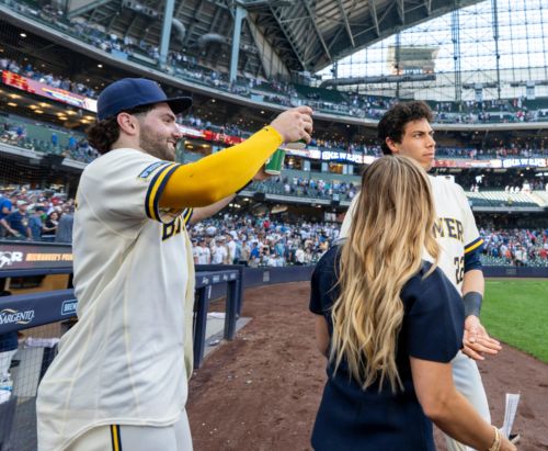 Brewers spoil no-hit bid in dramatic 2-1 comeback victory