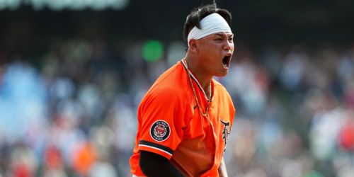 Tigers put never-say-die attitude on display with 7-run 8th-inning outburst