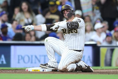 Miller loses scoreless streak, but Padres hold on for the win over Chicago