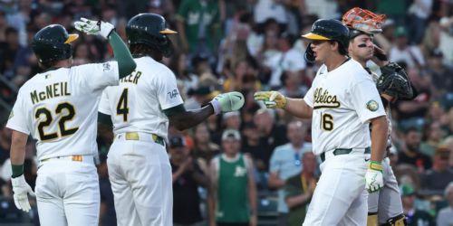 Kurtz homers in 3rd straight game, extends MLB-best on-base streak