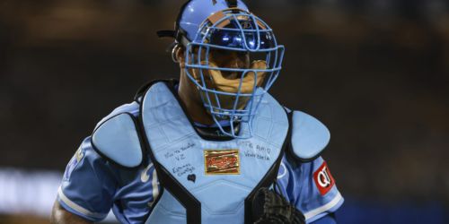 Salvy exits game with right elbow aggravation, hopes to play Friday
