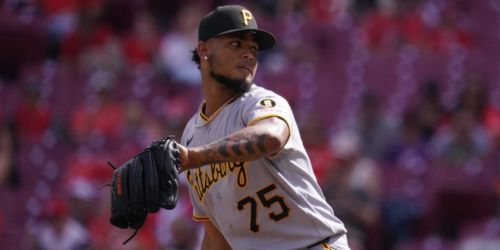 Doval shows some good stuff coming out of 'pen in Pirates debut