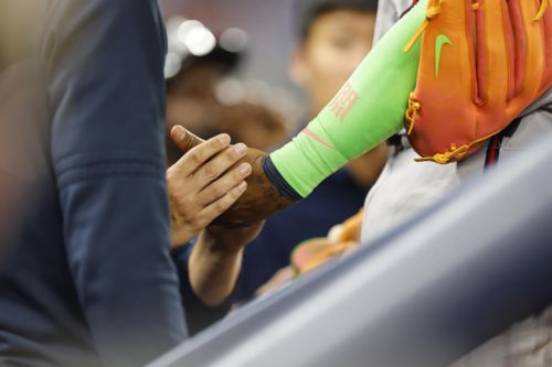 Ronald Acuña, Jr. leaves game with thumb issue; is day-to-day (Updated)