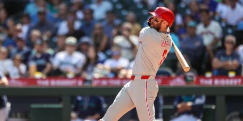 Harper's hot August -- at the plate and in the outfield -- just keeps going