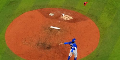 Suárez's batting gloves heading to Baseball Hall of Fame