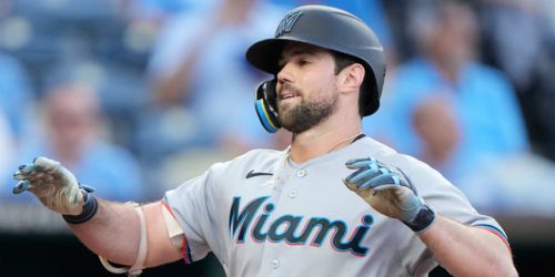 In 6th stint with Marlins this year, Pauley returns for career night at plate