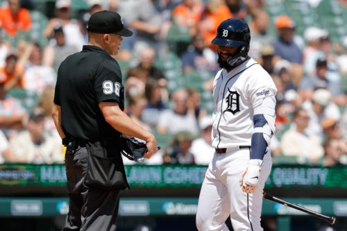 Mariners pitching smothers Tigers bats to even the series