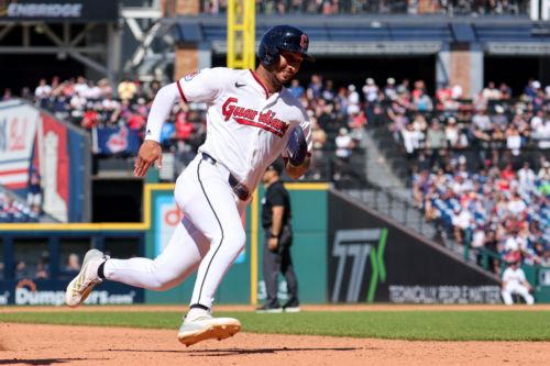 Cleveland Takes Series from Seattle in Sunday Victory