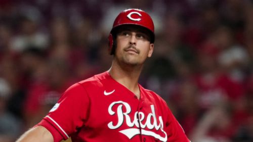 Reds make trio of hitters available as trade deadline buzz grows (with 1 surprising name)