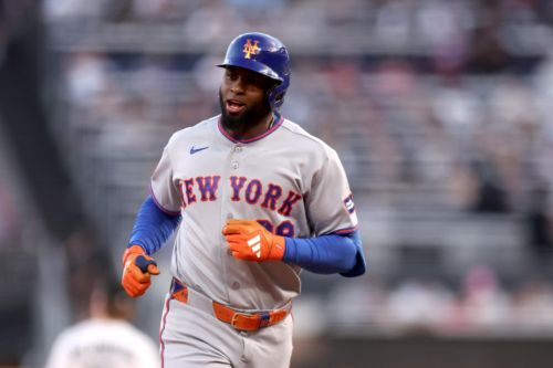 Luis Robert Jr. quiets Chicago boos with two home runs in Mets victory