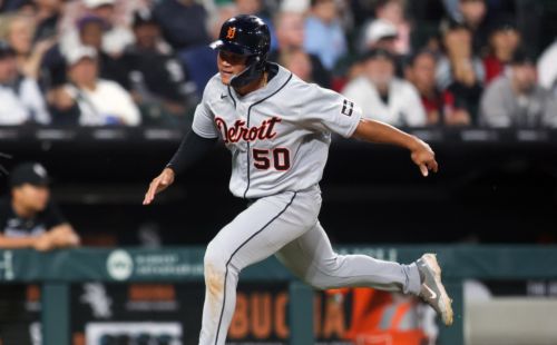 Late homers spark huge comeback win in Chicago
