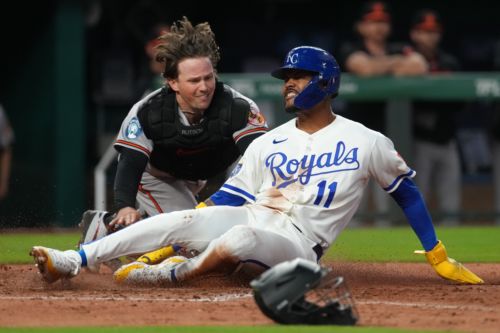 Orioles blow two leads, lose 6-5 to Royals on walk-off wild pitch