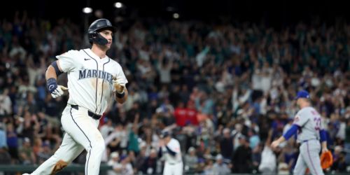 Mariners keep picking up steam, win 7th straight on Young walk-off