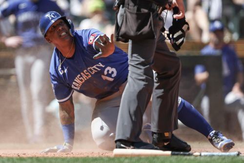 Royals sweep Mariners in 4-1 contest
