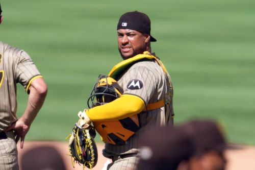 Royals sign catcher Elias Díaz to minor league deal