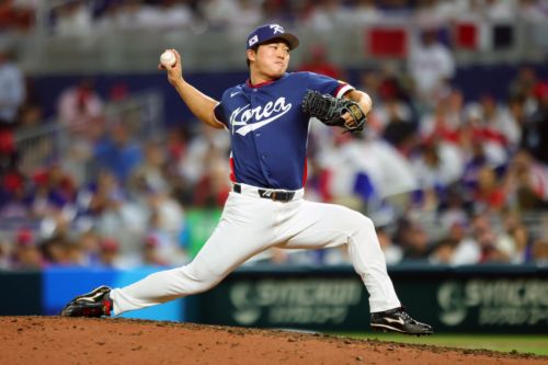 Tigers trade RHP Woo-Suk Go to the Twins, RHP Matt Seelinger to the Mets