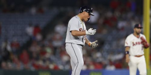 Down to last out, Lee's double powers Tigers to wild comeback win