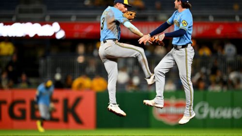 Misiorowski tosses 5 shutout innings, Brewers top Pirates 5-1 to win 4th straight NL Central title