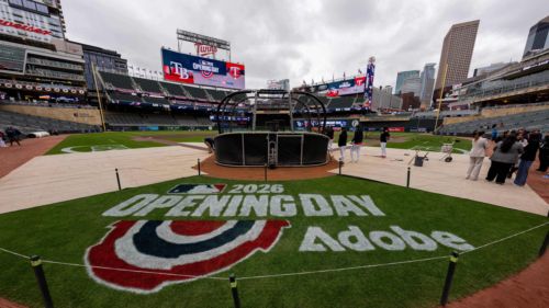 Pohlads make things right for Twins fans after power outage delays home opener