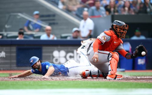 Blue Jays bash birthday boy Bradish, beat Birds, 7-3