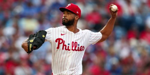 Sánchez's home dominance continues as Phillies stay in Wild Card run