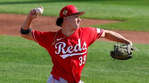 Reds lose former top pitching prospect to Cubs in strange end-of-season roster move