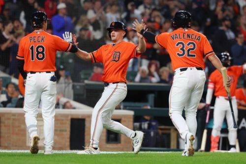 Tigers open series with too-close-for-comfort win over Pirates