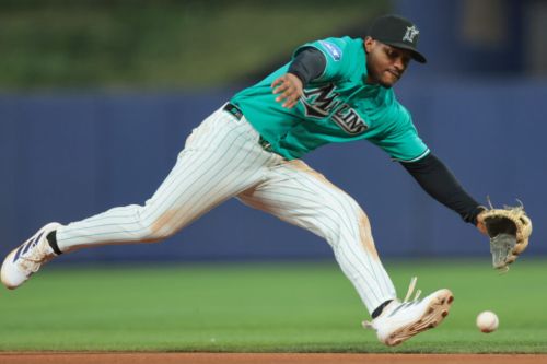 Xavier Edwards Leaves Game Due To Possible Thumb Sprain
