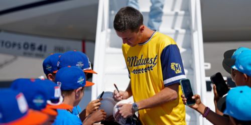 Miz enjoys chance to 'be a little superhero' for Little Leaguers in Williamsport