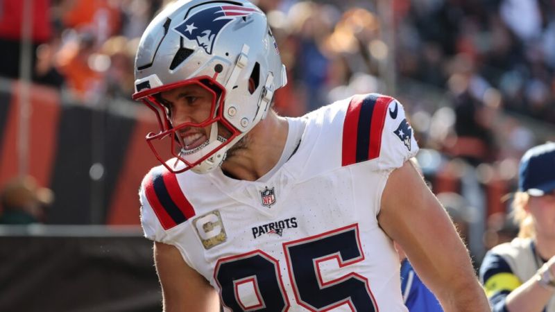 Why Patriots Should Cut Hunter Henry; Sign New Tight End From NFC South