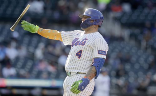 Mets win back and forth affair with a Mauricio walk off