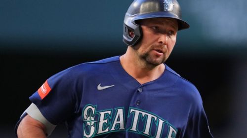 M's Raleigh ends 10-game drought, hits 1st homer