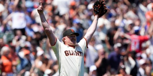 How ace found his groove ... by calling his own pitches