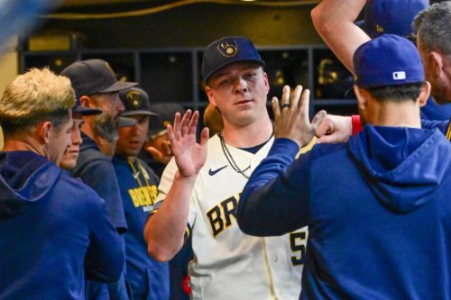 Harrison shines again as Brewers beat Giants 8-3