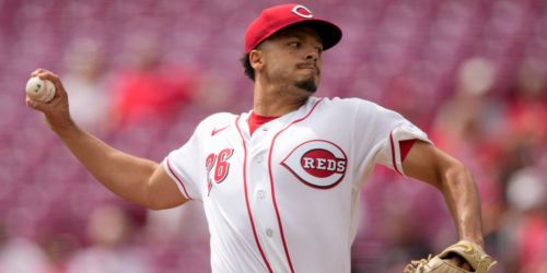 Burns bounces back to blank Giants, but Reds' bats go quiet in shutout loss