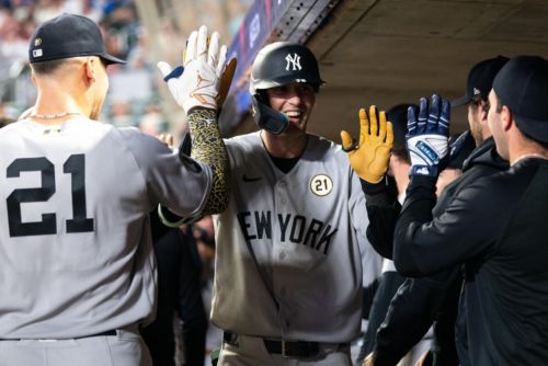 Outfielders shine in another strong offensive game in Minnesota