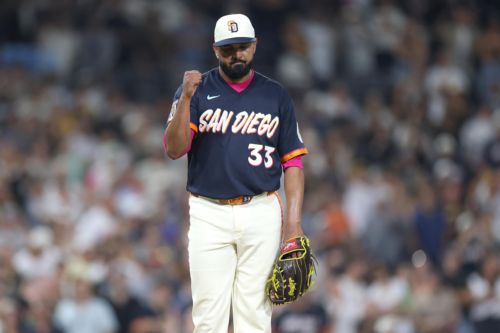 Padres get back on track with convincing win over Giants