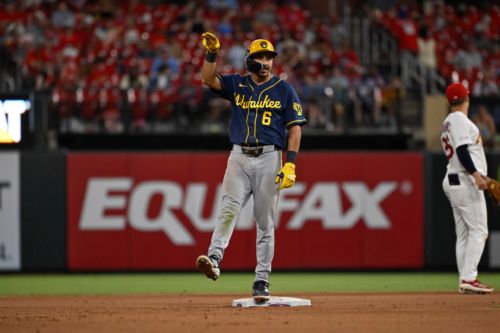 Brewers eke out 4-3 win over Cardinals with big seventh inning