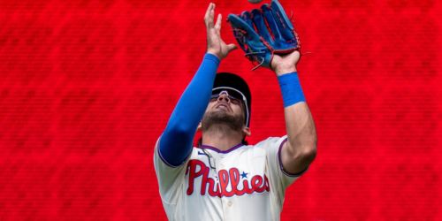 Better late than never! Phillies OF puts on sunglasses with fly ball in midair