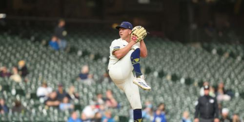 Harrison helped by Contreras' no-nonsense feedback in strong Brewers debut