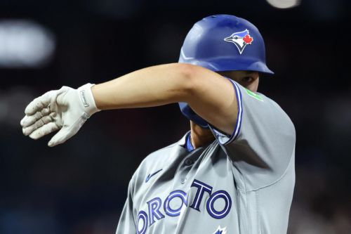 Jays Lose In Extra Innings